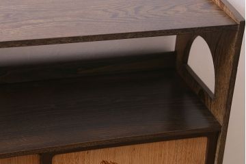 ヴィンテージ家具　国産工芸家具　桑材・前板桐材　竹図　落ち着いた和の雰囲気漂う飾り棚(茶棚、収納棚、戸棚、ビンテージ、桐箪笥、桐たんす)(R-039982)