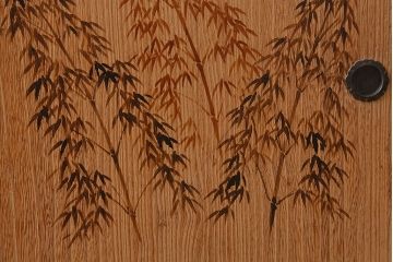 ヴィンテージ家具　国産工芸家具　桑材・前板桐材　竹図　落ち着いた和の雰囲気漂う飾り棚(茶棚、収納棚、戸棚、ビンテージ、桐箪笥、桐たんす)(R-039982)