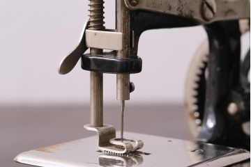 アンティーク雑貨　手回し　SINGER　シンガーチャイルドミシン(シンガーミシン、裁縫機械、小型ミシン)(R-039990)