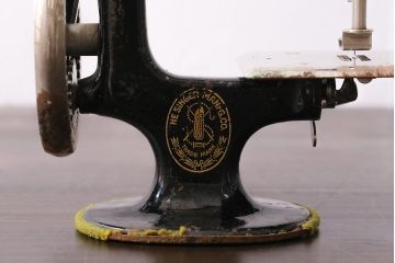 アンティーク雑貨　手回し　SINGER　シンガーチャイルドミシン(シンガーミシン、裁縫機械、小型ミシン)(R-039990)