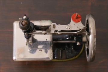 アンティーク雑貨　手回し　SINGER　シンガーチャイルドミシン(シンガーミシン、裁縫機械、小型ミシン)(R-039990)