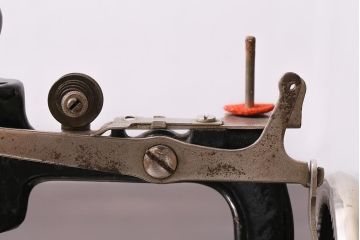 アンティーク雑貨　手回し　SINGER　シンガーチャイルドミシン(シンガーミシン、裁縫機械、小型ミシン)(R-039990)