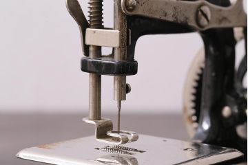 アンティーク雑貨　手回し　SINGER　シンガーチャイルドミシン(シンガーミシン、裁縫機械、小型ミシン)(R-039990)