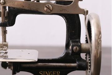 アンティーク雑貨　手回し　SINGER　シンガーチャイルドミシン(シンガーミシン、裁縫機械、小型ミシン)(R-039990)