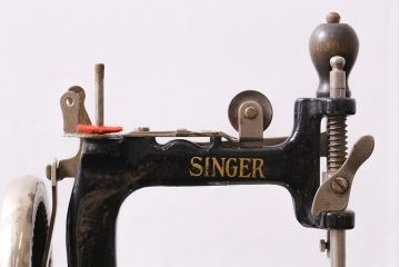 アンティーク雑貨　手回し　SINGER　シンガーチャイルドミシン(シンガーミシン、裁縫機械、小型ミシン)(R-039990)