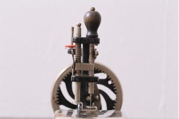 アンティーク雑貨　手回し　SINGER　シンガーチャイルドミシン(シンガーミシン、裁縫機械、小型ミシン)(R-039990)