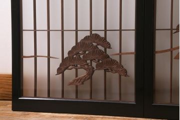 ラフジュ工房オリジナル　書院戸リメイク　富士・松の図柄が風情のあるガラス戸棚(収納棚、キャビネット)(R-040000)