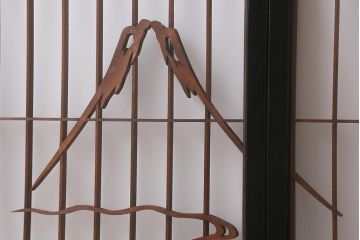 ラフジュ工房オリジナル　書院戸リメイク　富士・松の図柄が風情のあるガラス戸棚(収納棚、キャビネット)(R-040000)