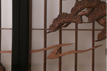 ラフジュ工房オリジナル　書院戸リメイク　富士・松の図柄が風情のあるガラス戸棚(収納棚、キャビネット)(R-040000)