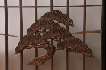 ラフジュ工房オリジナル　書院戸リメイク　富士・松の図柄が風情のあるガラス戸棚(収納棚、キャビネット)(R-040000)