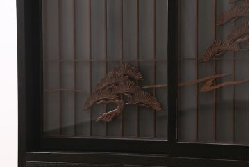 ラフジュ工房オリジナル　書院戸リメイク　富士・松の図柄が風情のあるガラス戸棚(収納棚、キャビネット)(R-040000)