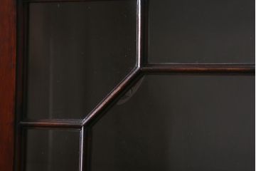 アンティーク家具　イギリスアンティーク　ステンドグラスがエレガントなビューローブックケース(ライティングビューロー、本箱、デスク、在宅ワーク、在宅用、チェスト)(R-040009)