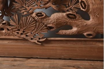 アンティーク建具　昭和中期　特大サイズ　立体的な松の彫刻が魅力の欄間(明り取り、明かり取り)(R-040011)