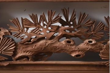 アンティーク建具　昭和中期　特大サイズ　立体的な松の彫刻が魅力の欄間(明り取り、明かり取り)(R-040011)