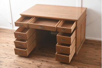 レトロ家具　ナラ材　優しい木色がナチュラルな印象を与える両袖机(プレジデントデスク、ワークデスク、在宅ワーク、在宅用)(R-040013)