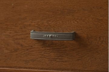 レトロ家具　ナラ材　優しい木色がナチュラルな印象を与える両袖机(プレジデントデスク、ワークデスク、在宅ワーク、在宅用)(R-040013)