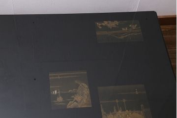 中古　輪島塗　東海道五十三次　黒漆と蒔絵が美しいガラス天板付きの座卓(ローテーブル)(R-040015)