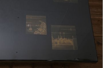 中古　輪島塗　東海道五十三次　黒漆と蒔絵が美しいガラス天板付きの座卓(ローテーブル)(R-040015)