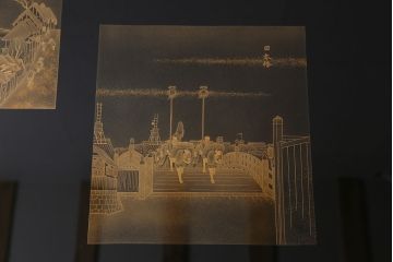 中古　輪島塗　東海道五十三次　黒漆と蒔絵が美しいガラス天板付きの座卓(ローテーブル)(R-040015)