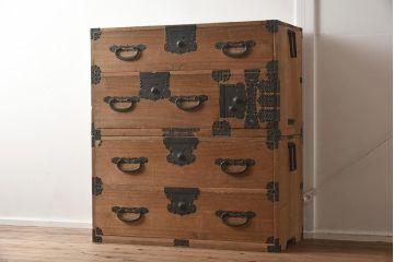 アンティーク家具　和製アンティーク　明治期　桐材　木味が魅力の和レトロな重ね箪笥(時代箪笥、テレビ台、ローボード、桐箪笥、桐たんす)(R-040018)