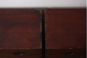 アンティーク家具　和製アンティーク　前面ケヤキ材　二本松箪笥　鶴亀の意匠が目を引く重ね箪笥(引き出し、衣装箪笥)(R-040020)