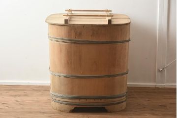 中古　昭和後期　蓋付き　角丸型　サワラ材　味のある木桶風呂(木製浴槽)(R-040021)