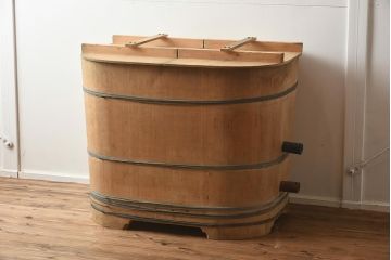 中古　昭和後期　蓋付き　角丸型　サワラ材　味のある木桶風呂(木製浴槽)(R-040021)