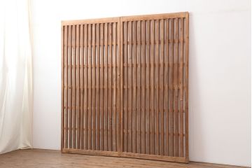 アンティーク建具　戸車付き　木のぬくもりあふれる素通しの縦桟引き戸2枚セット(荒格子戸、建具)(R-040022)