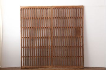 アンティーク建具　戸車付き　木のぬくもりあふれる素通しの縦桟引き戸2枚セット(荒格子戸、建具)(R-040022)