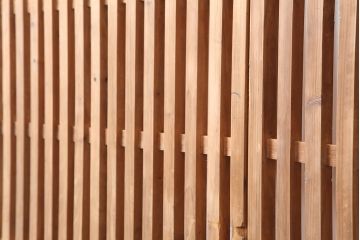 アンティーク建具　戸車付き　木のぬくもりあふれる素通しの縦桟引き戸2枚セット(荒格子戸、建具)(R-040022)