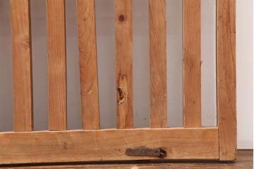 アンティーク建具　戸車付き　木のぬくもりあふれる素通しの縦桟引き戸2枚セット(荒格子戸、建具)(R-040022)