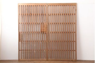 アンティーク建具　戸車付き　木のぬくもりあふれる素通しの縦桟引き戸2枚セット(格子戸、建具)(R-040023)