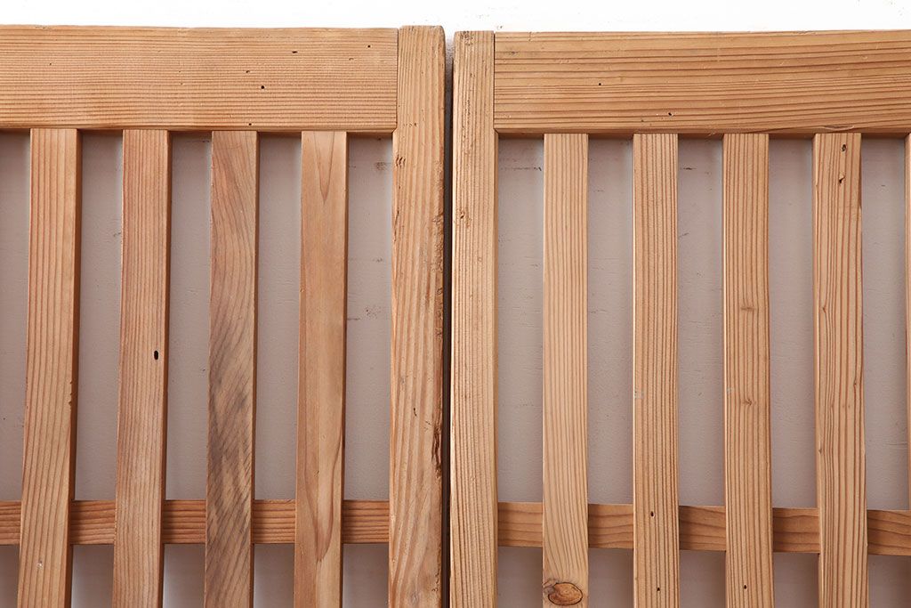 アンティーク建具　戸車付き　木のぬくもりあふれる素通しの縦桟引き戸2枚セット(格子戸、建具)(R-040023)