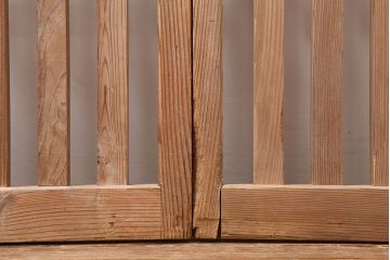 アンティーク建具　戸車付き　木のぬくもりあふれる素通しの縦桟引き戸2枚セット(格子戸、建具)(R-040023)