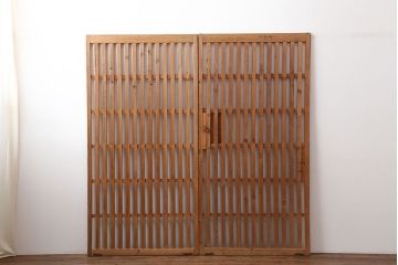 アンティーク建具　戸車付き　木のぬくもりあふれる素通しの縦桟引き戸2枚セット(格子戸、建具)(R-040023)