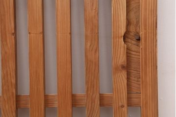 アンティーク建具　戸車付き　木のぬくもりあふれる素通しの縦桟引き戸2枚セット(格子戸、建具)(R-040023)