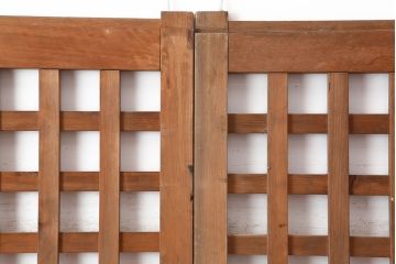 アンティーク建具　戸車付き　ヒノキ材　木のぬくもりあふれる素通しの格子戸2枚セット(蔵戸、引き戸、建具、玄関戸)(R-040024)