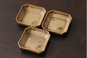 アンティーク雑貨　江戸明治期　時代物　古い織部焼　在銘　角皿3枚セット(和食器)(R-040032)