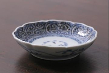 アンティーク雑貨　江戸期　古伊万里　冨貴長春　染付蛸唐草小皿(和食器)(R-040033)