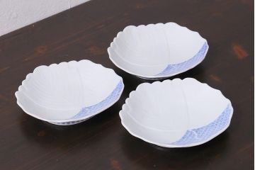 アンティーク雑貨　幕末明治期　櫛高台　葉文変形皿3枚セット(中皿、和食器、鍋島焼)(R-040037)