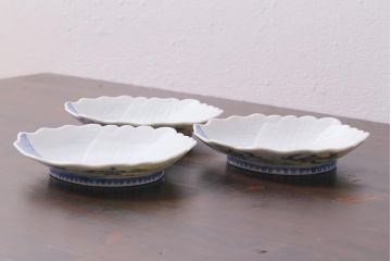 アンティーク雑貨　幕末明治期　櫛高台　葉文変形皿3枚セット(中皿、和食器、鍋島焼)(R-040037)