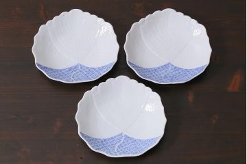 アンティーク雑貨　幕末明治期　櫛高台　葉文変形皿3枚セット(中皿、和食器、鍋島焼)(R-040037)