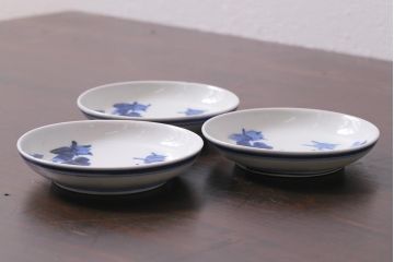 アンティーク雑貨　明治　伊万里　花蝶図　染付3.6寸小皿3枚セット(和食器)(R-040042)