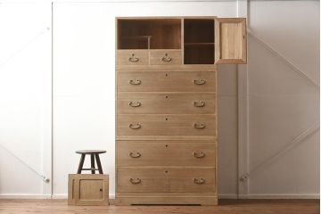 アンティーク家具　昭和中期　前面桐材　シンプルな戸棚付き重ね箪笥(和タンス、チェスト、収納棚、桐箪笥、桐たんす)(R-040050)