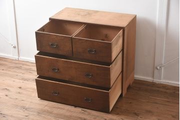アンティーク家具　大正昭和初期　前面ケヤキ材　木の風合いが楽しめるシンプルなチェスト(引き出し、和タンス)(R-040051)