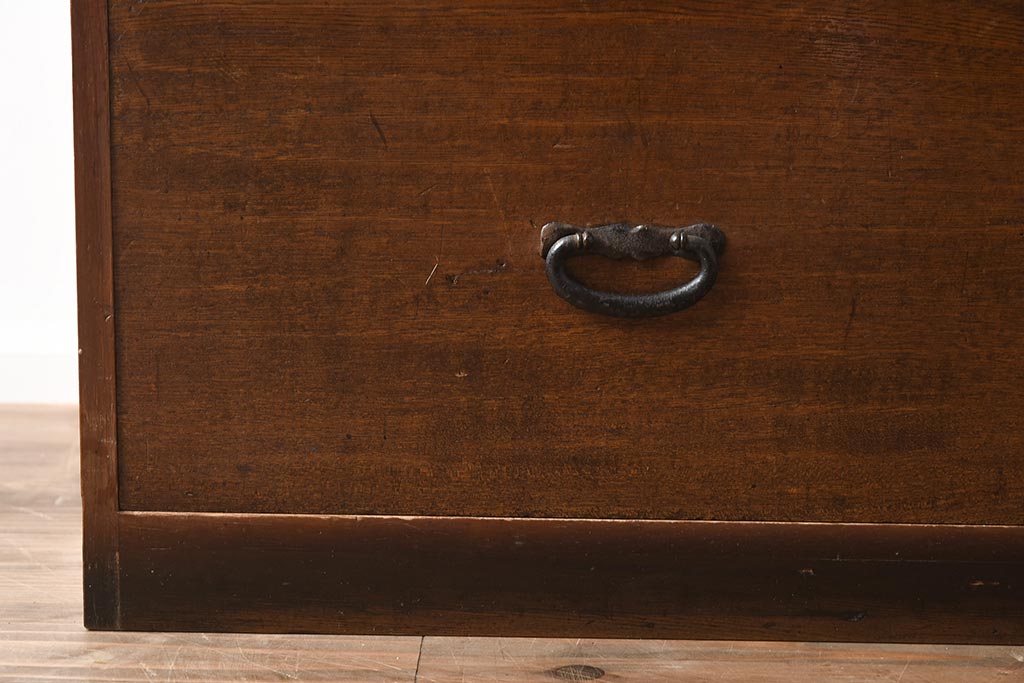 アンティーク家具　大正昭和初期　前面ケヤキ材　木の風合いが楽しめるシンプルなチェスト(引き出し、和タンス)(R-040051)