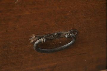 アンティーク家具　大正昭和初期　前面ケヤキ材　木の風合いが楽しめるシンプルなチェスト(引き出し、和タンス)(R-040051)