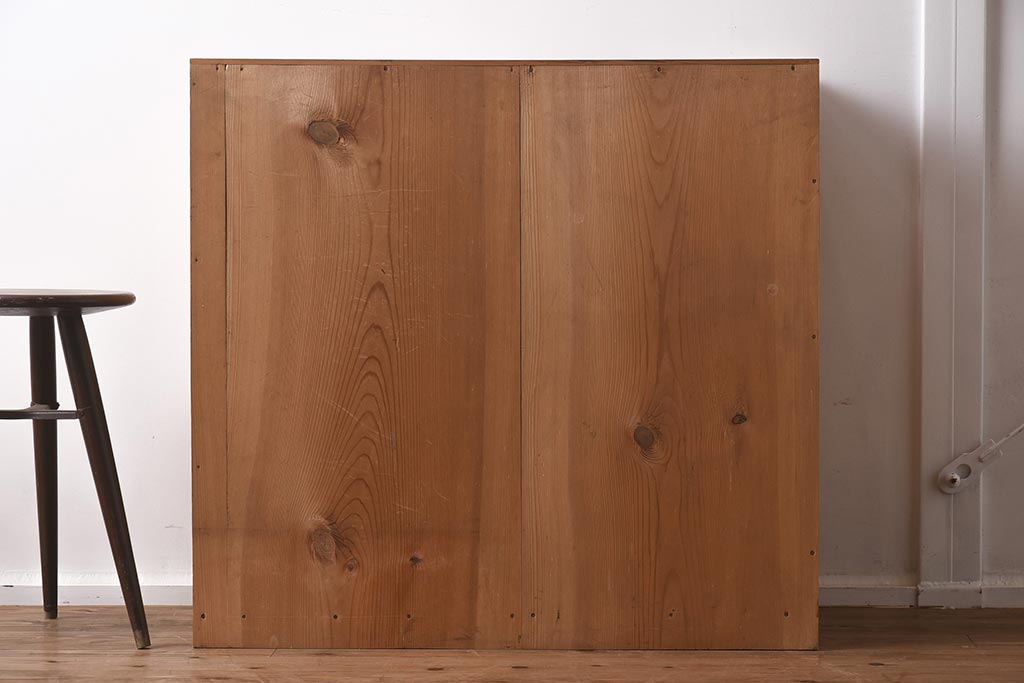 アンティーク家具　大正昭和初期　前面ケヤキ材　木の風合いが楽しめるシンプルなチェスト(引き出し、和タンス)(R-040051)