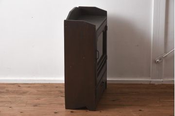アンティーク家具　レトロ家具　薄型で小振りな収納棚(キャビネット、本棚)(R-040053)