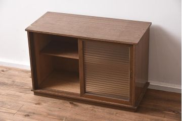 アンティーク家具　昭和初期　モールガラス入りのシンプルな戸棚(収納棚、キャビネット)(R-040055)